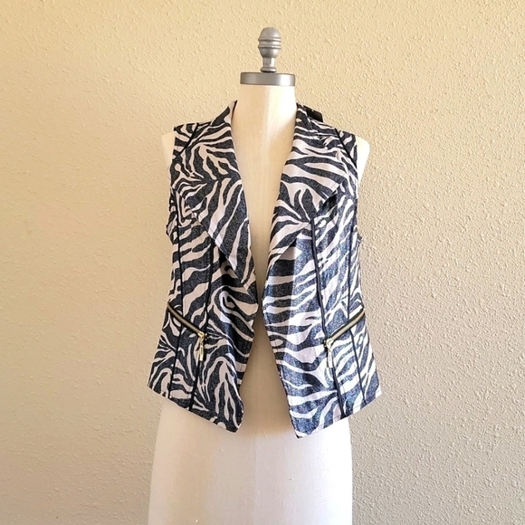 𝅺chico's VEST ZEBRA PATTERN - Picture 1 of 7